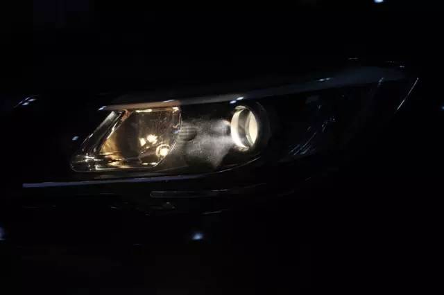 比亚迪G6车灯改装前原车大灯效果