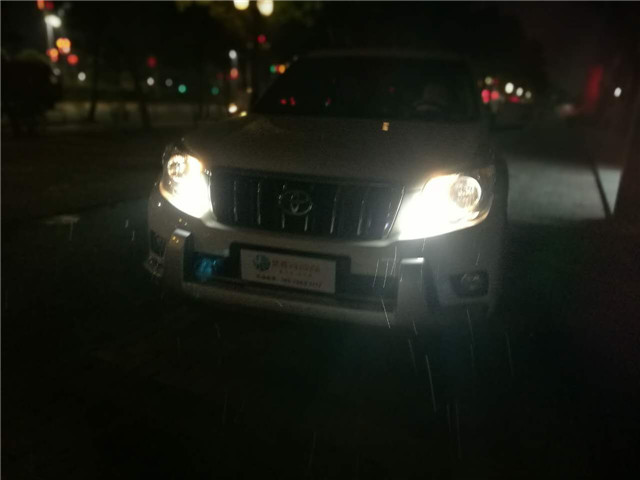 丰田普拉多车灯改装后灯光效果