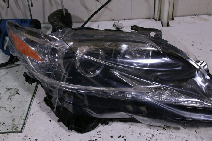 雷克萨斯车灯升级阿帕雷霆透镜大灯，总成贴保护膜