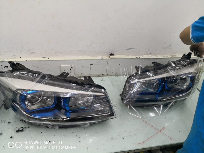 长安CS75车灯升级阿帕V5 LED套装，总成贴好保护膜